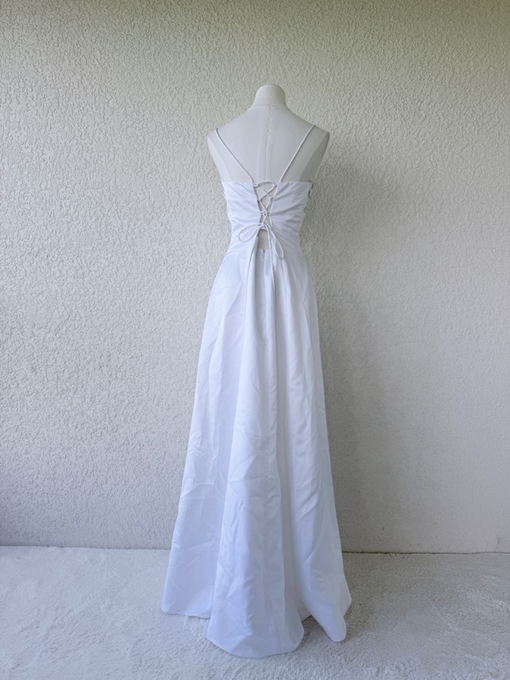 Dress - Picture 3 of 5